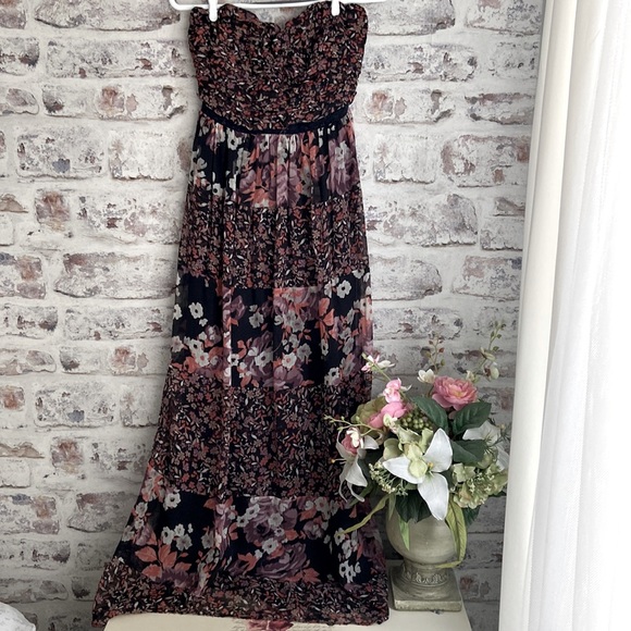 Le Chateau Maxi Dress - Picture 1 of 7